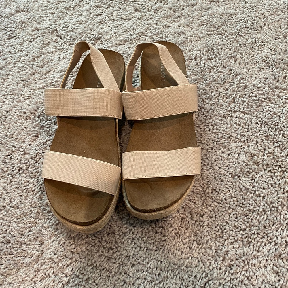 Light pink/nude wedge sandal